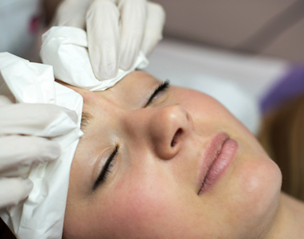 پاکسازی پوست با محصولات آرکانا و آکلدو